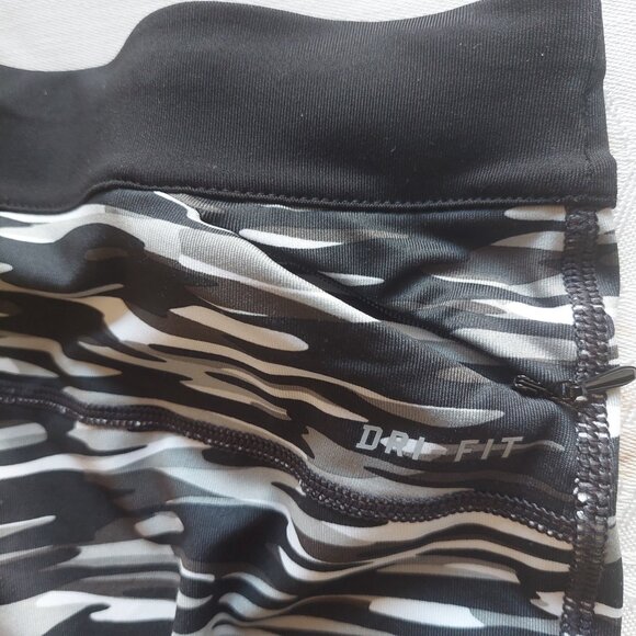 Women's Nike Dri-Fit Camo Running Compression Tights Black White, Size M - NEW - Picture 3 of 9